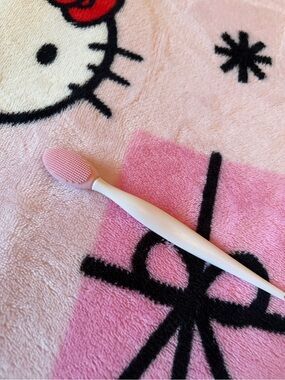 Brand New Silicone Lip Scrubber Brush